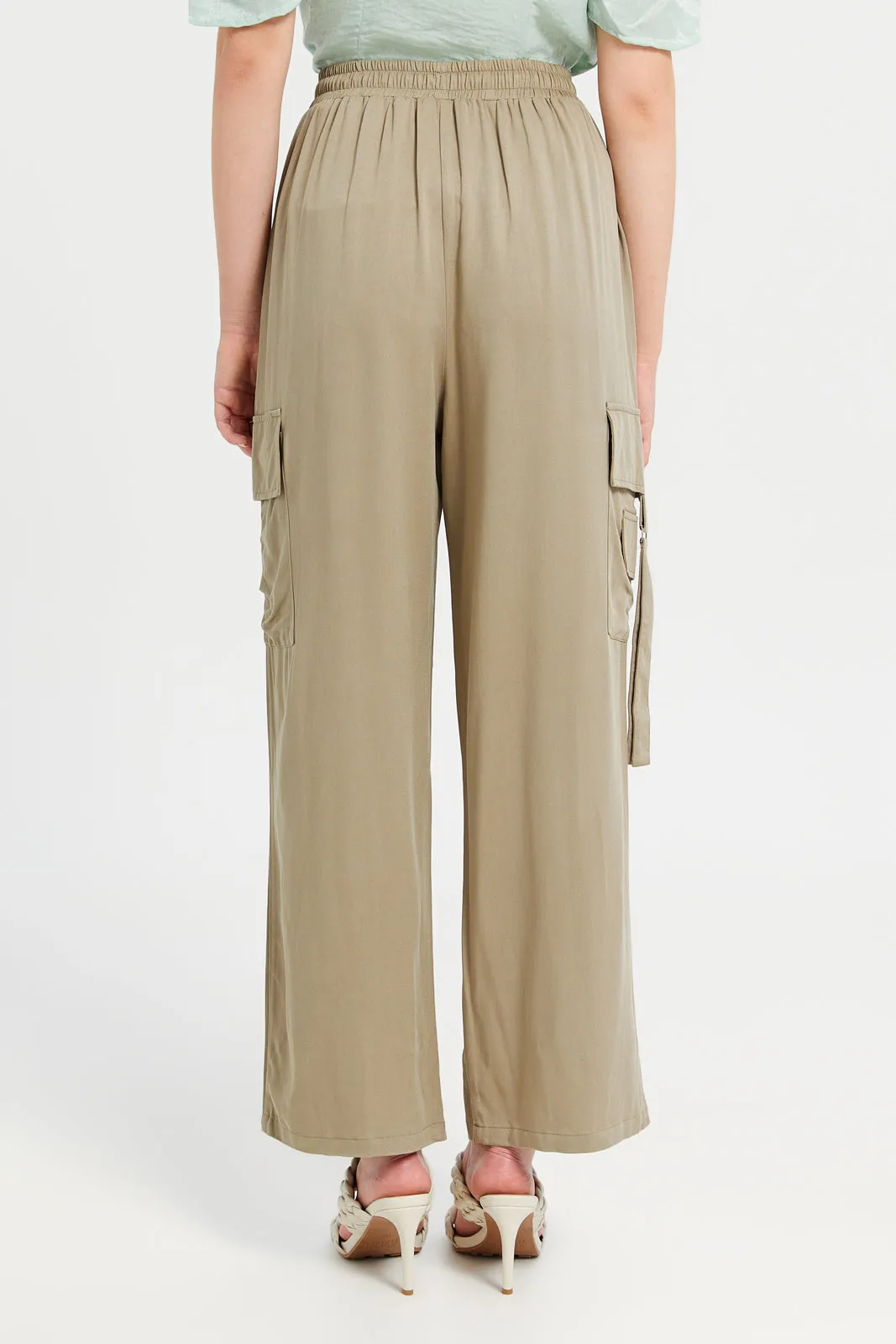 Women Beige Cargo Pocket Detailed Wide Leg Trouser