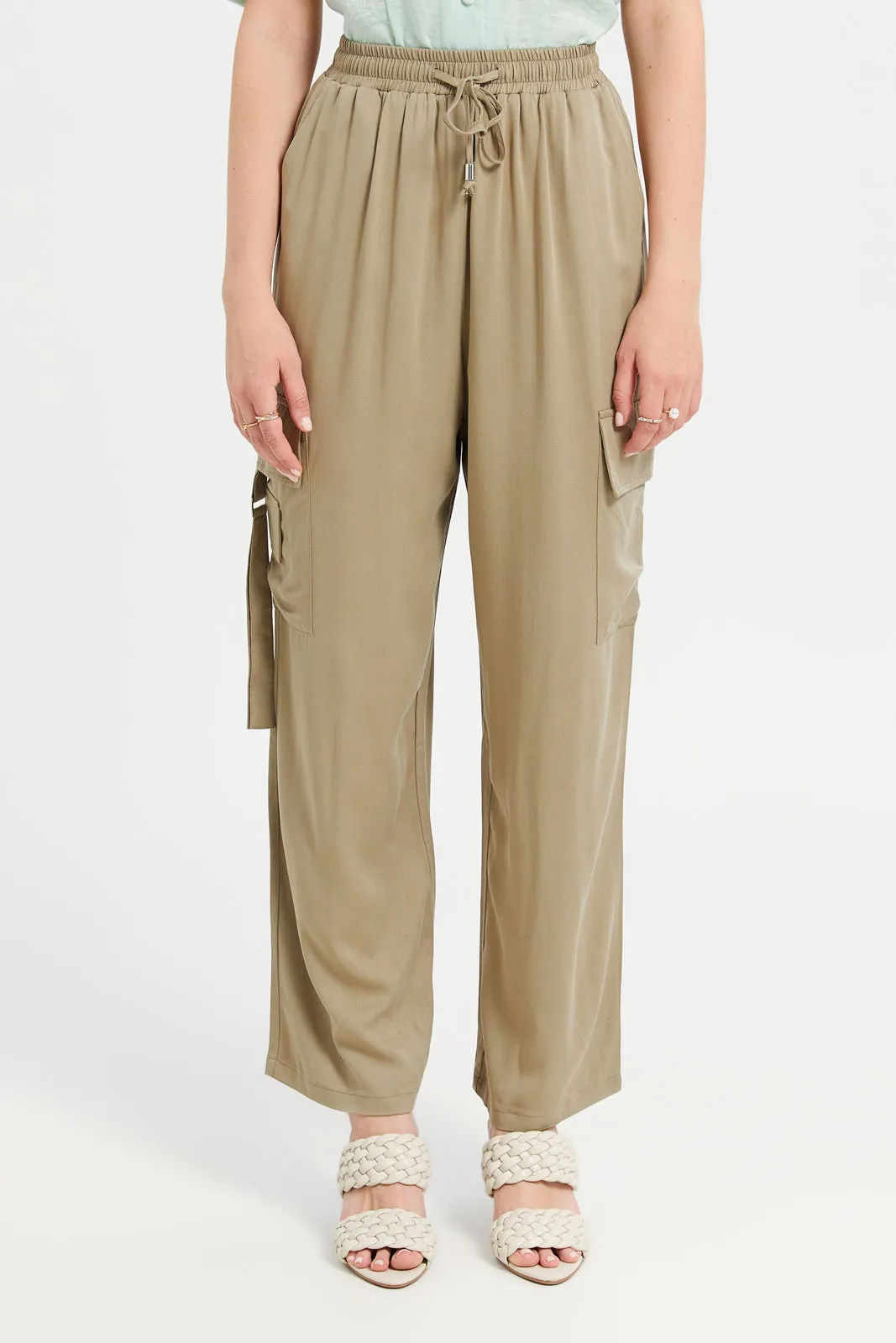 Women Beige Cargo Pocket Detailed Wide Leg Trouser